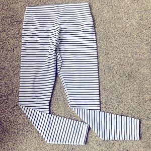 Glyder Black & white striped leggings